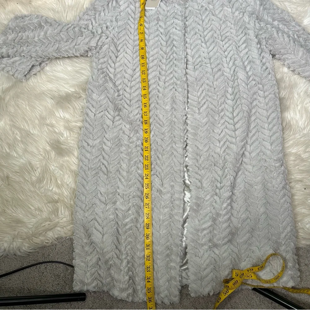 Nwt‎ Carmen Marc Valvo Textured gray cement color Coat